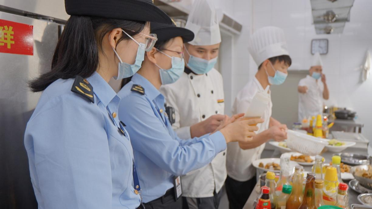 全国首批五星市场监管所花落银滩 以精细化餐饮管理服务守护旅游消费“金字招牌”